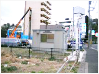 旧たんぼ（以前のちょんの間街）は、現在ではペンペン草の生える駐車場に