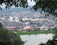 天童駅からすぐそこは温泉・歓楽街