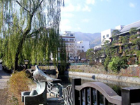 川沿いにぶらり散歩も気持ちいい