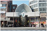 日中の天文館本通りアーケードの様子