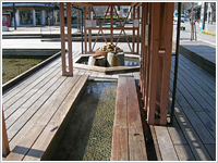 源泉100％の足湯「えんがわ」。旅の疲れも癒される